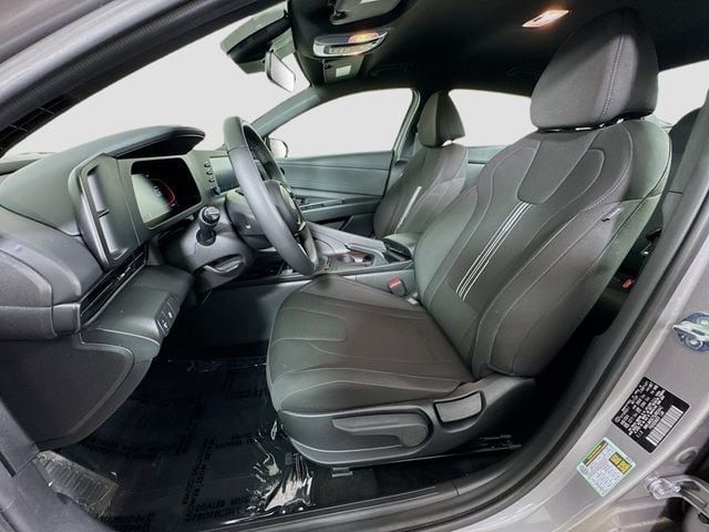 2025 Hyundai Elantra SEL - Photo 17