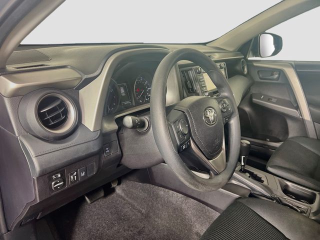 2017 Toyota RAV4 LE - Photo 18