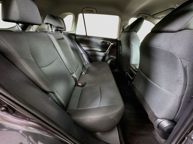 2021 Toyota RAV4 LE - Photo 28