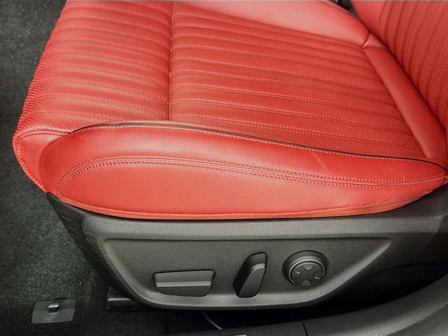 2023 GENESIS G70 Standard - Photo 16