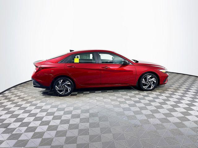 2025 Hyundai Elantra Blue - Photo 9