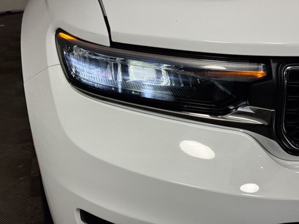 Used 2023 Jeep Grand Cherokee L Laredo SUV