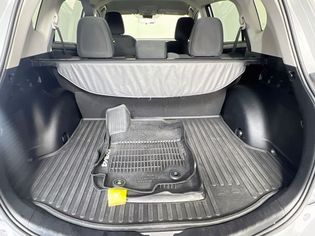 2017 Toyota RAV4 LE - Photo 27