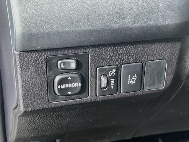 2017 Toyota RAV4 LE - Photo 19