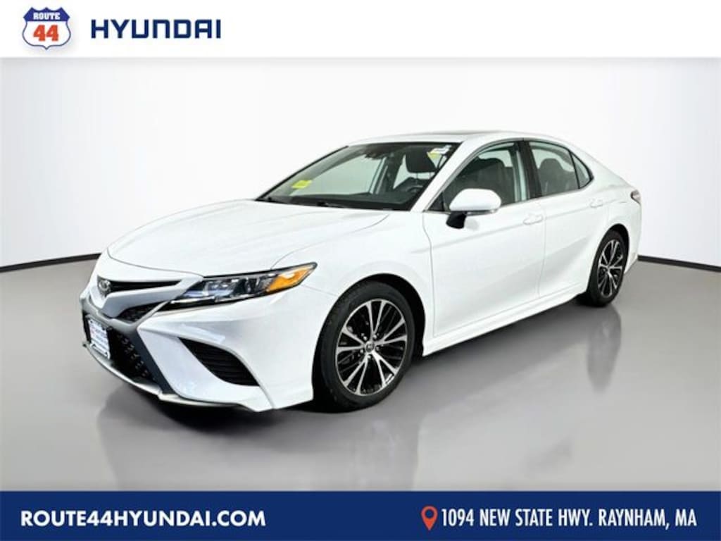 Used 2020 Toyota Camry SE Sedan