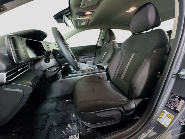 2024 Hyundai Elantra SE - Photo 17