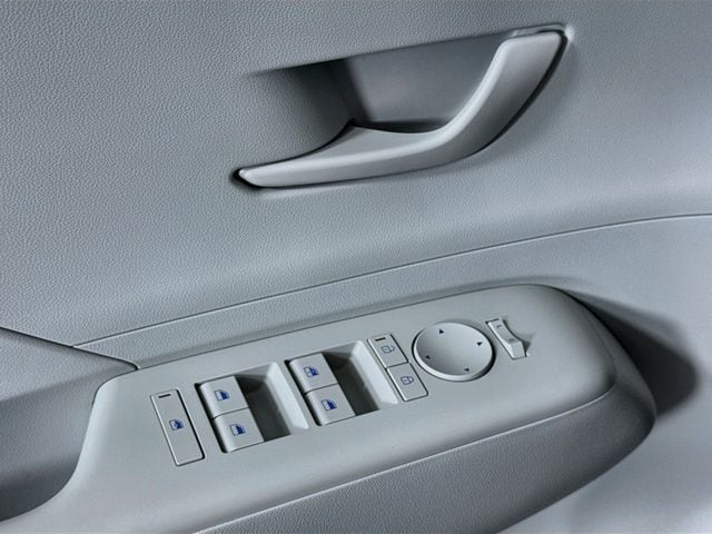2024 Hyundai Kona SE - Photo 13