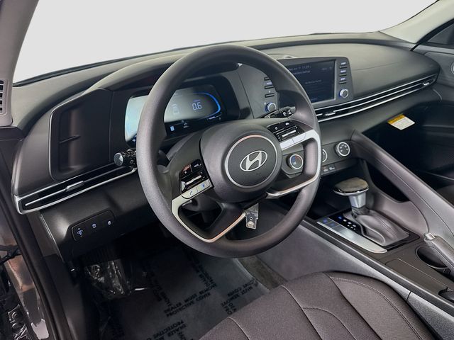 2024 Hyundai Elantra SE - Photo 18