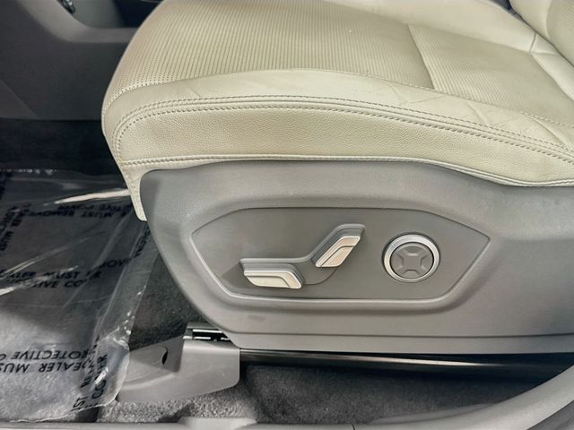 2024 Hyundai Santa Fe Limited - Photo 16