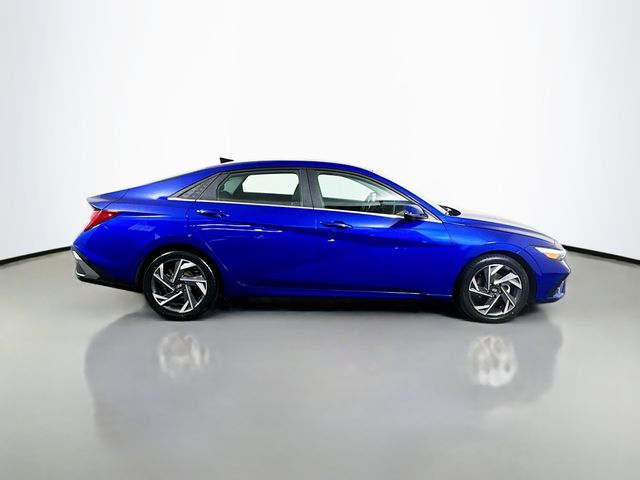 2024 Hyundai Elantra Limited - Photo 9