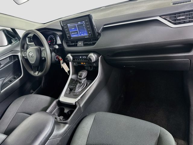 2021 Toyota RAV4 LE - Photo 30