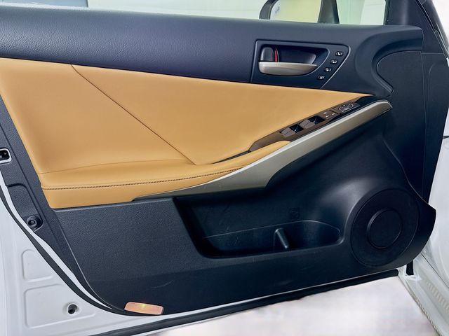 2018 Lexus IS 300 - Photo 13