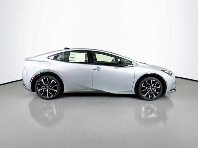 2026 Toyota Prius Plug-in Hybrid XSE - Photo 9