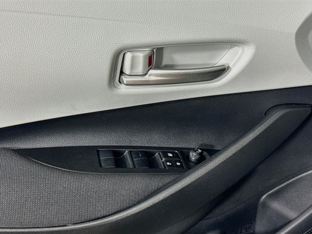 2026 Toyota Corolla SE - Photo 13
