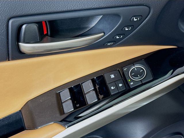 2018 Lexus IS 300 - Photo 14