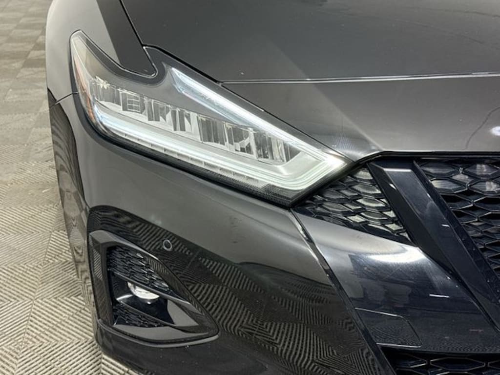 Used 2021 Nissan Maxima SR Sedan