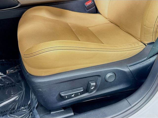 2018 Lexus IS 300 - Photo 16