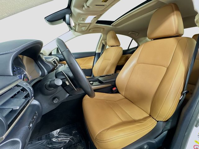 2018 Lexus IS 300 - Photo 18