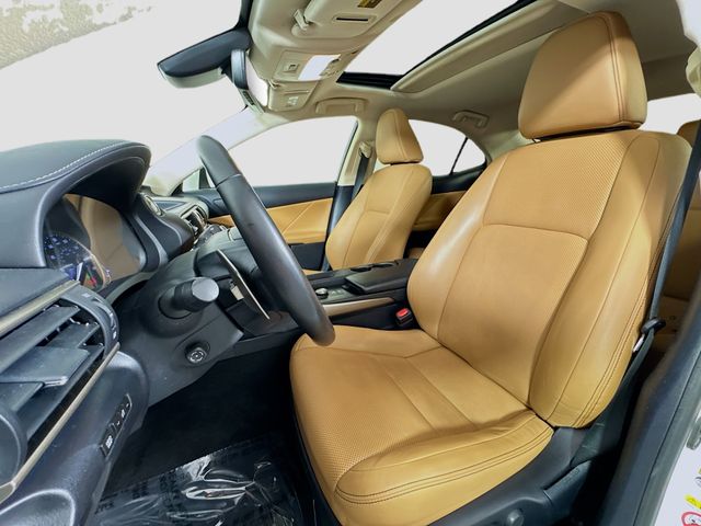 2018 Lexus IS 300 - Photo 18