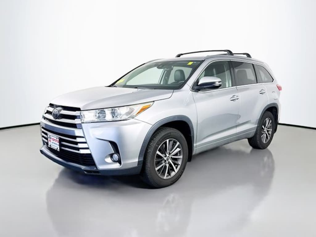 Used 2017 Toyota Highlander XLE V6 SUV