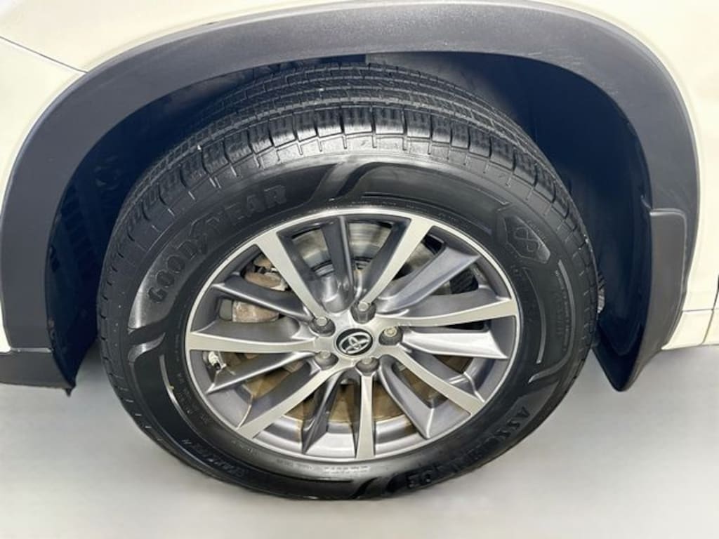 Used 2018 Toyota Highlander XLE V6 SUV