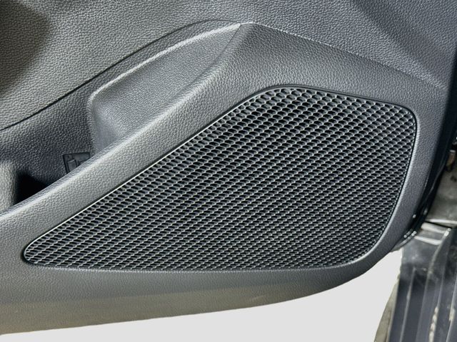 2026 Toyota Corolla SE - Photo 14