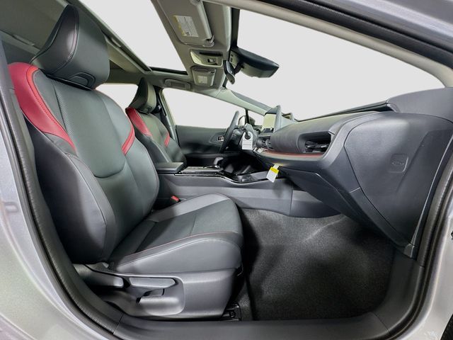 2026 Toyota Prius Plug-in Hybrid XSE - Photo 29
