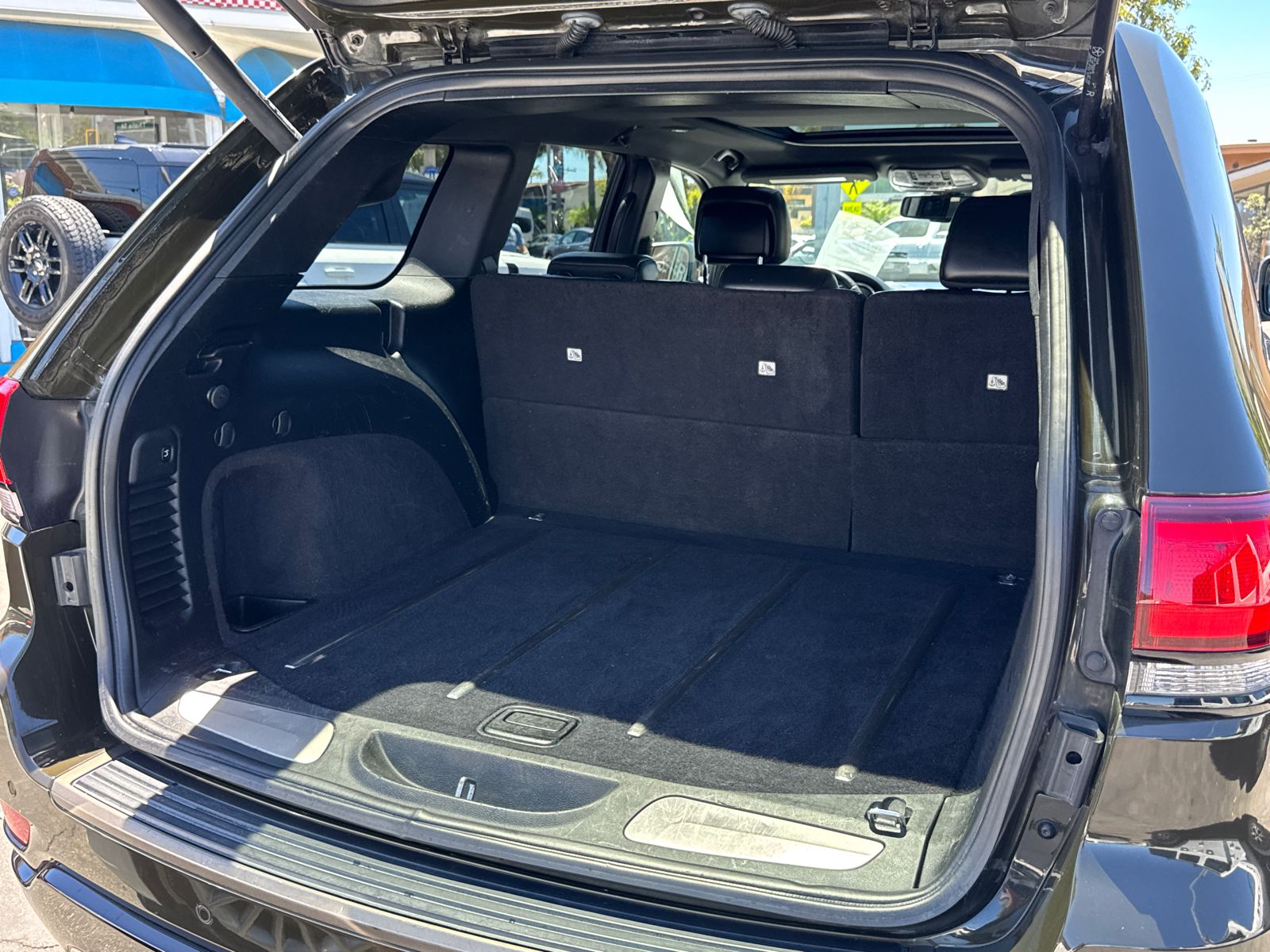 2016 Jeep Grand Cherokee Limited photo 3