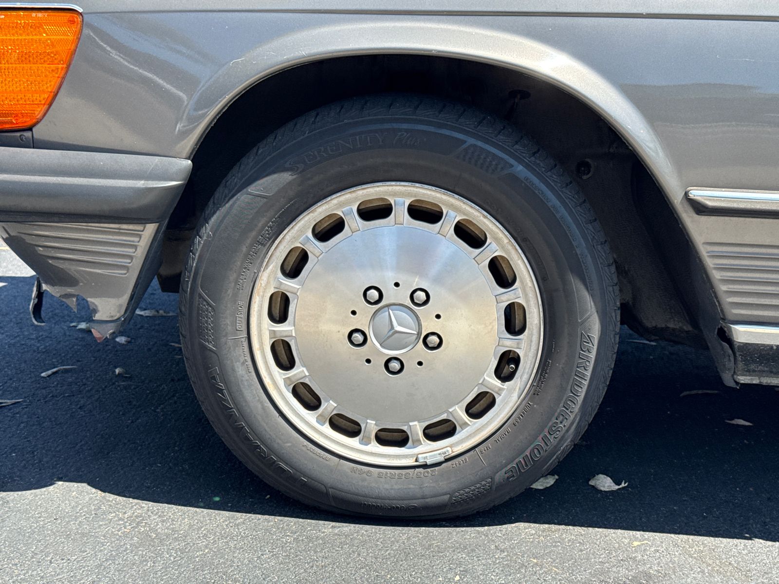 1986 Mercedes Benz 560 photo 4