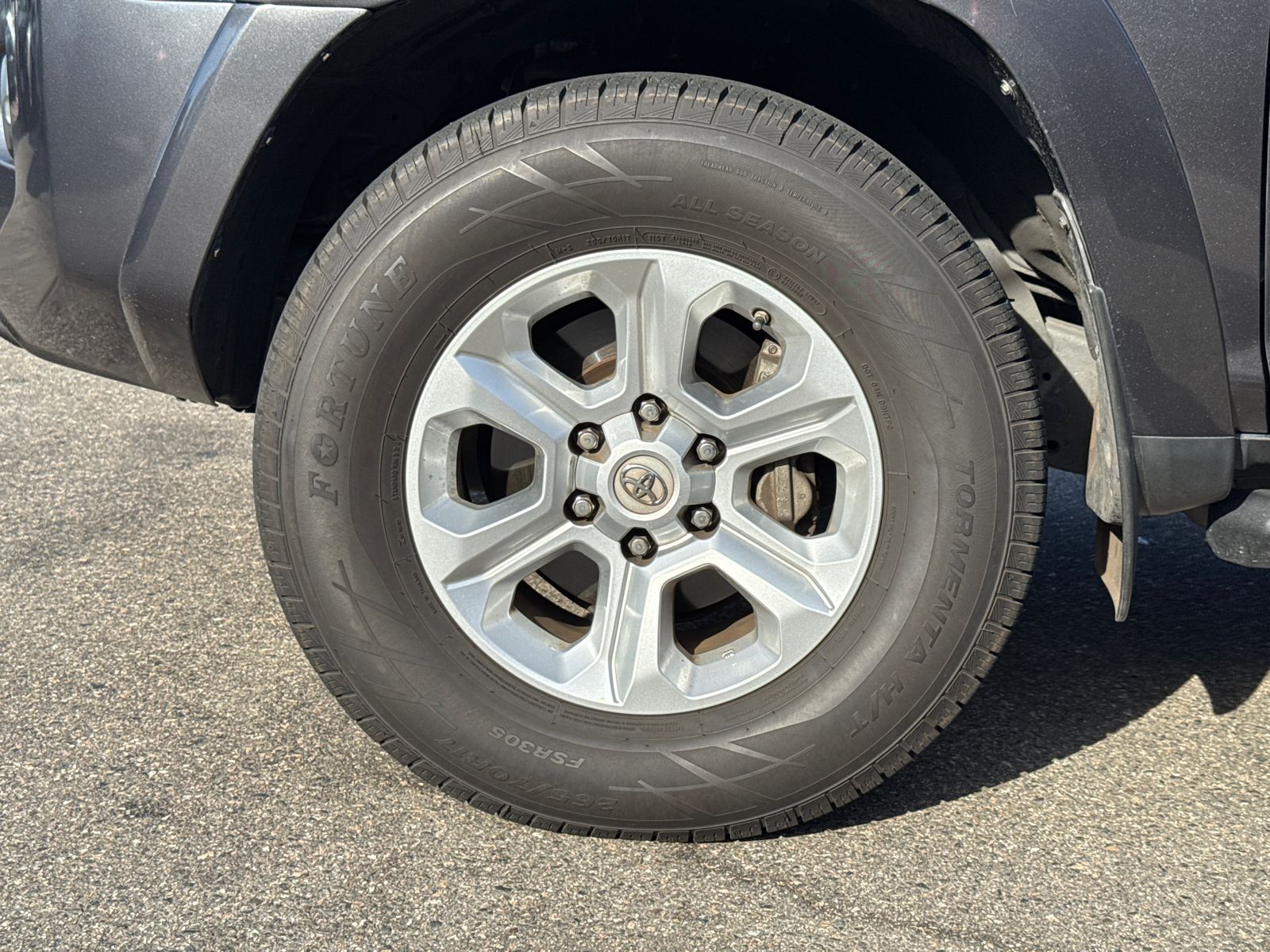 2019 Toyota 4Runner SR5 photo 3