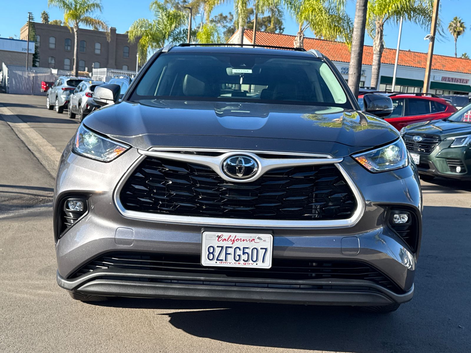 2022 Toyota Highlander XLE photo 2