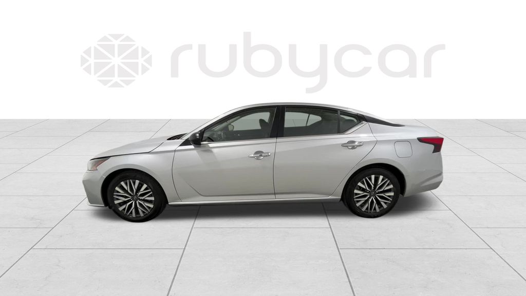 2024 Nissan Altima 2.5 SV photo 2