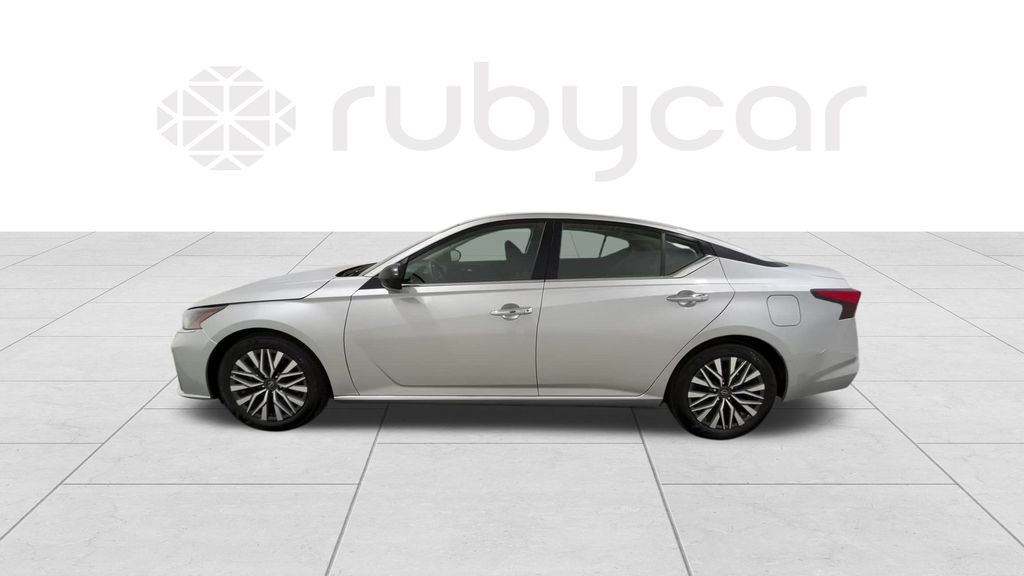 2024 Nissan Altima 2.5 SV photo 2