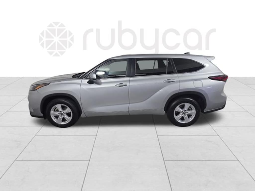 Used 2024 Toyota Highlander LE SUV