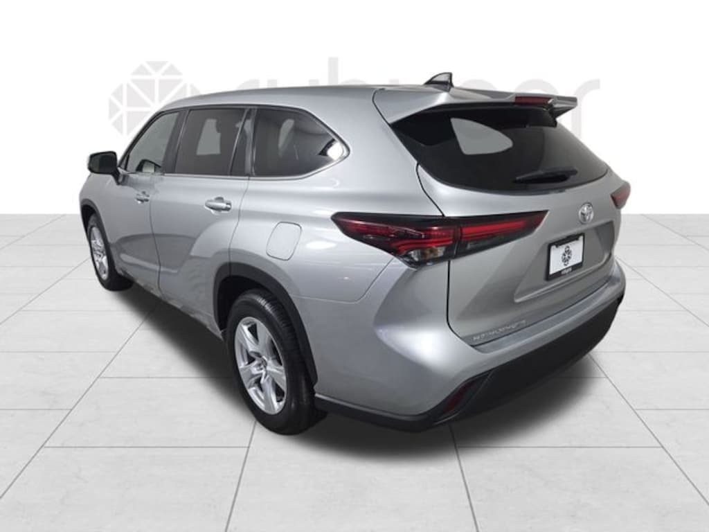 Used 2024 Toyota Highlander LE SUV