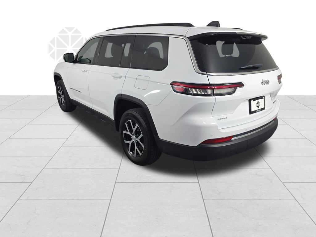 2024 Jeep Grand Cherokee Limited photo 3