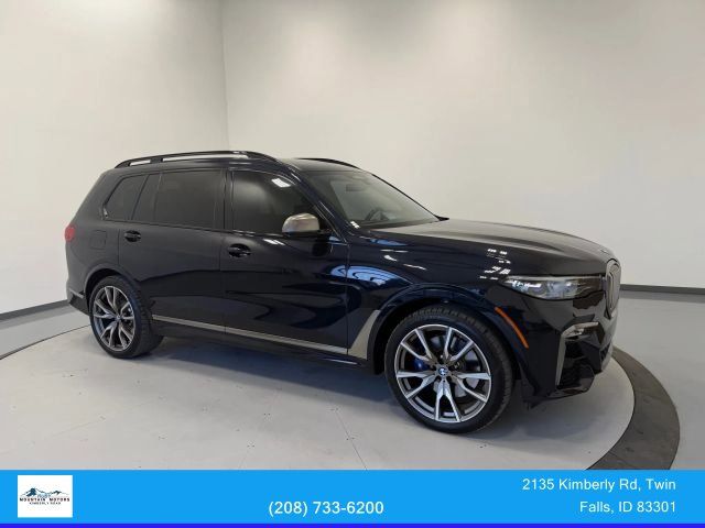2020 BMW X7 M50i's photo