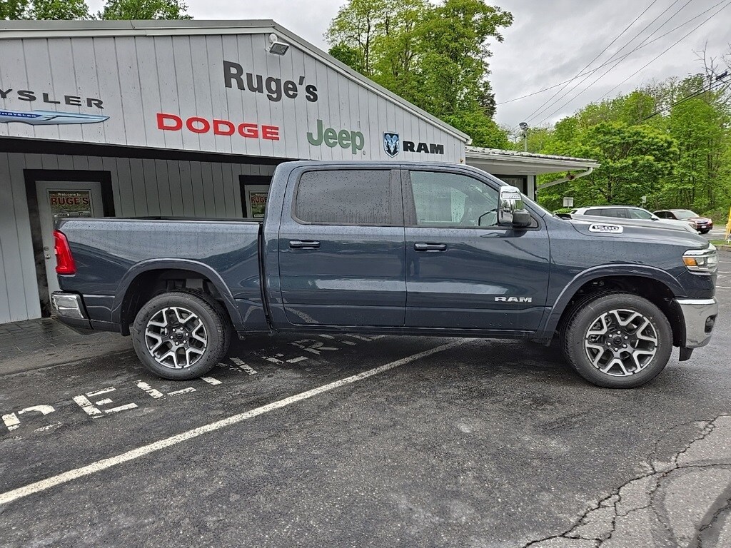 2025 Ram 1500 Laramie photo 3