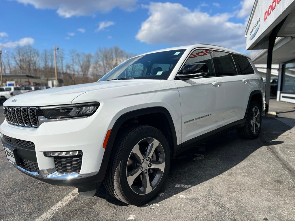 2025 Jeep Grand Cherokee Limited photo 3