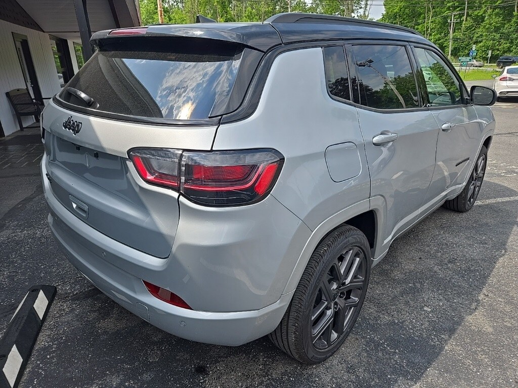 2025 Jeep Compass Limited photo 4