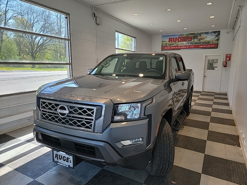2023 Nissan Frontier SV photo 2