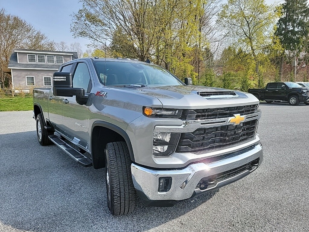 2025 Chevrolet Silverado 2500HD LT photo 4