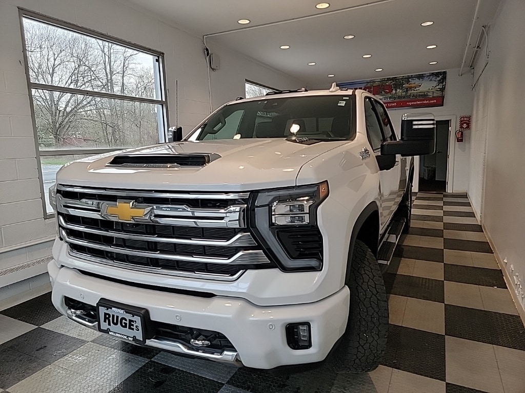 2024 Chevrolet Silverado 2500HD High Country photo 2