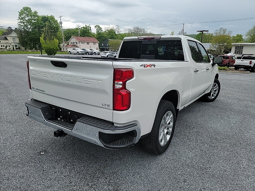 2025 Chevrolet Silverado 1500 LTZ photo 3