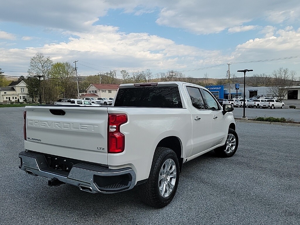 2025 Chevrolet Silverado 1500 LTZ photo 3