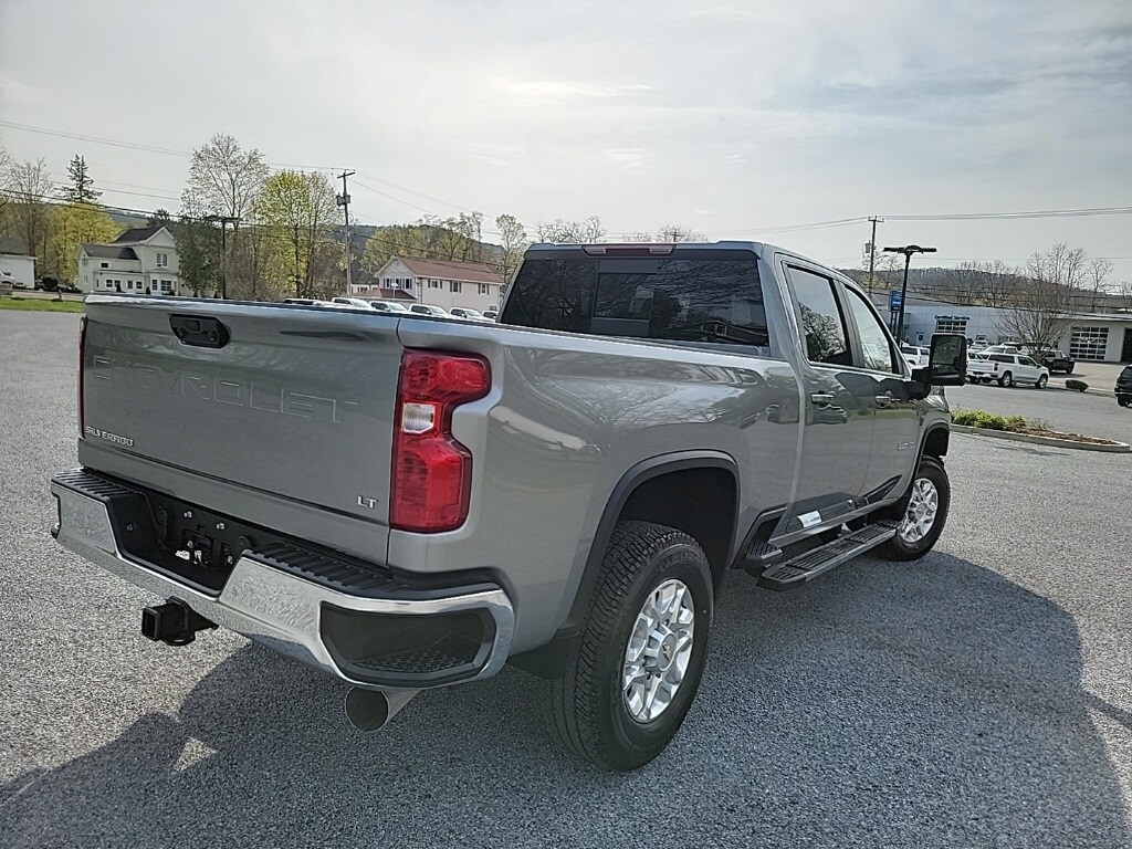 2025 Chevrolet Silverado 2500HD LT photo 3