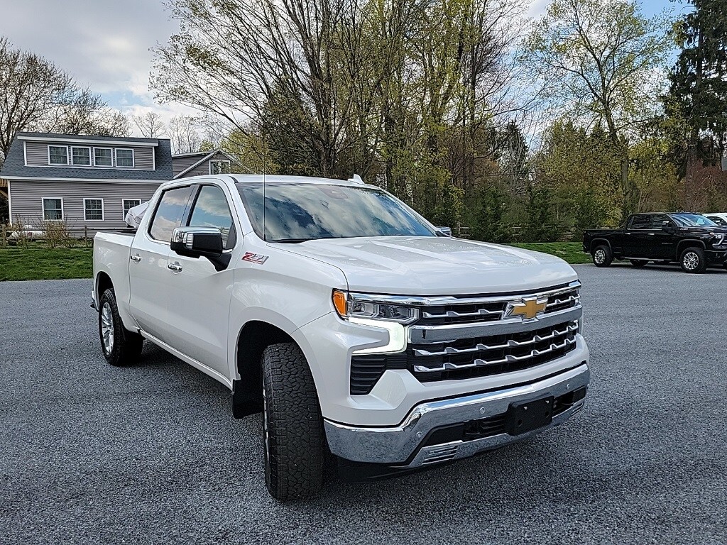2025 Chevrolet Silverado 1500 LTZ photo 4