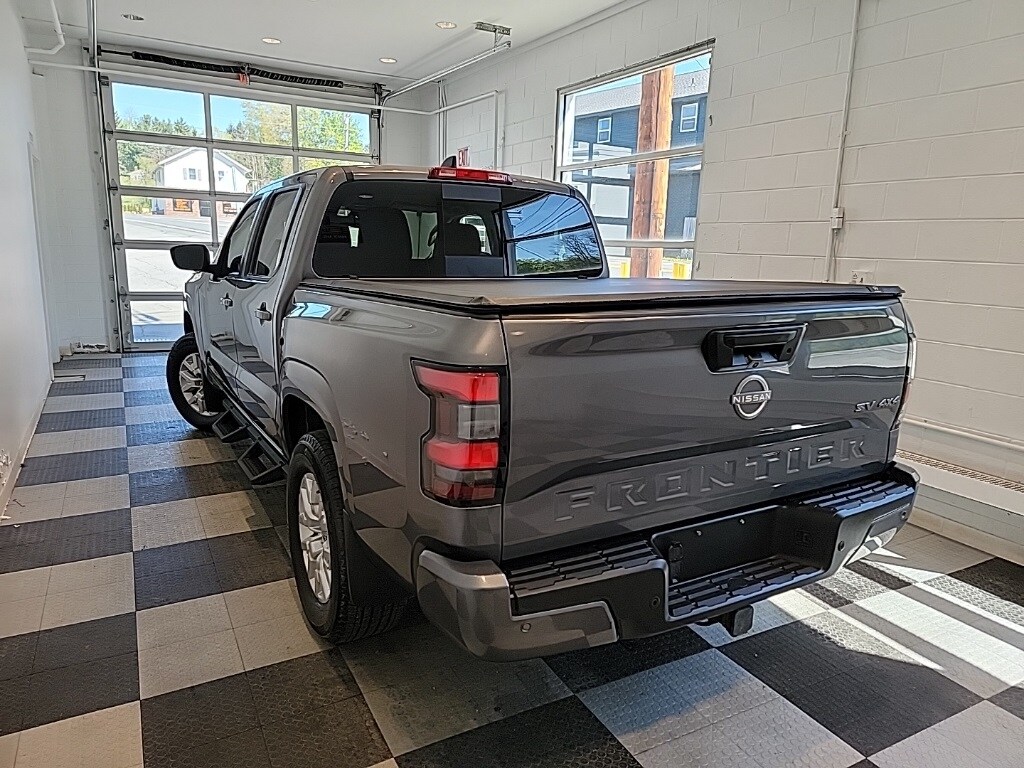 2023 Nissan Frontier SV photo 3