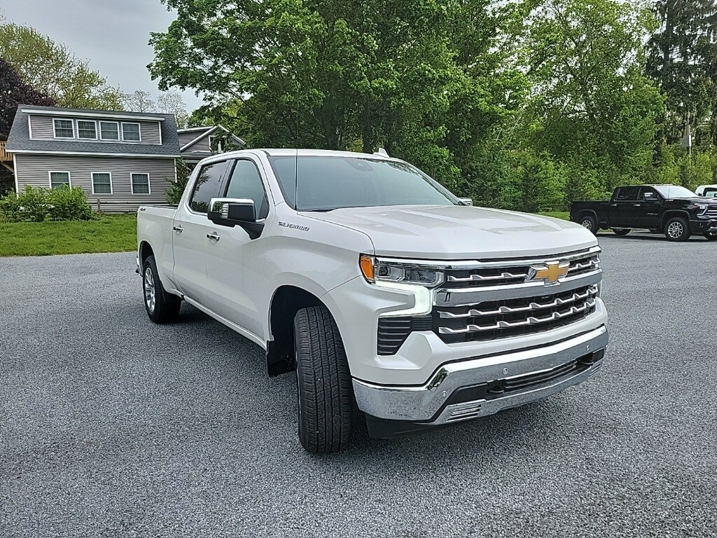 2025 Chevrolet Silverado 1500 LTZ photo 4