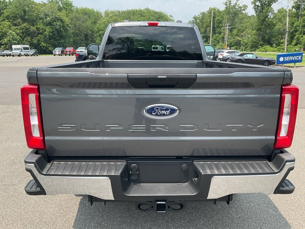 2025 Ford F-350 XLT photo 4